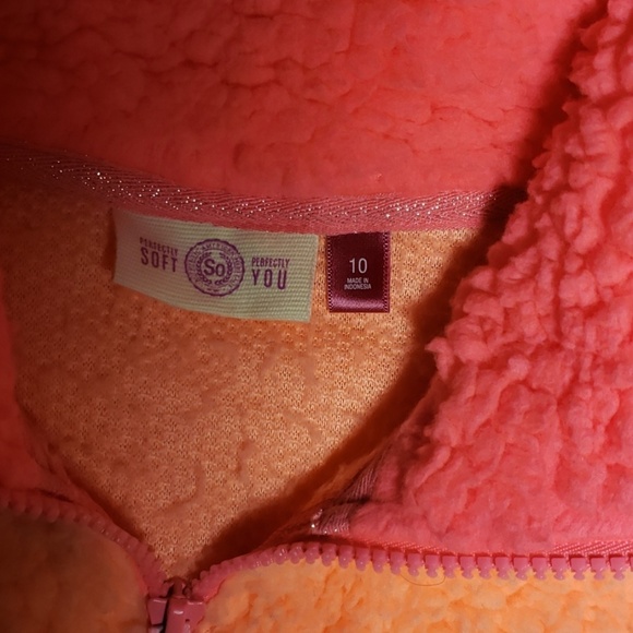 S.O.  FAUX FUR perfectly soft sweater. - Picture 3 of 3